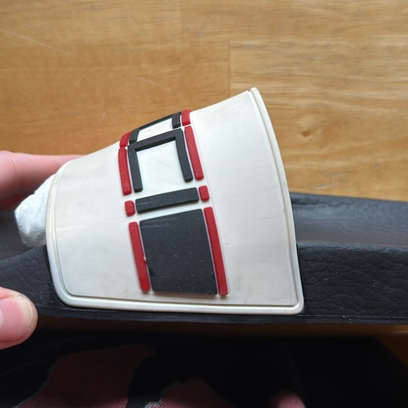 Authentic Gucci Slides size Women’s 7 - Picture 5 of 8